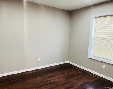 11 Grant Avenue - Photo Thumbnail 8
