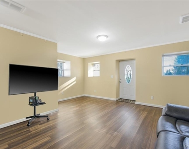 73 Cherry Avenue - Photo Thumbnail 6