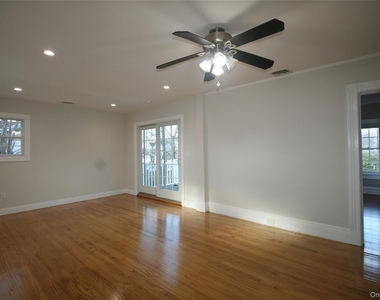 99 Centre Avenue - Photo Thumbnail 5
