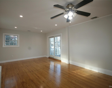 99 Centre Avenue - Photo Thumbnail 2