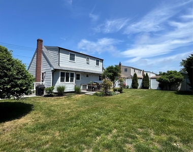 338 Carnation Road - Photo Thumbnail 8