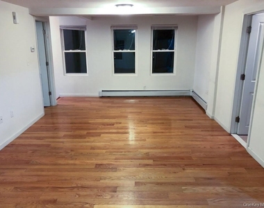 122 Combs Avenue - Photo Thumbnail 2
