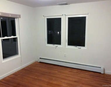122 Combs Avenue - Photo Thumbnail 4