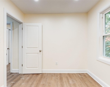 71-32 Loubet Street - Photo Thumbnail 9
