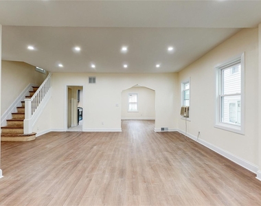 71-32 Loubet Street - Photo Thumbnail 3