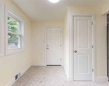 71-32 Loubet Street - Photo Thumbnail 7