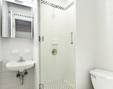 East 70th Street - Photo Thumbnail 6
