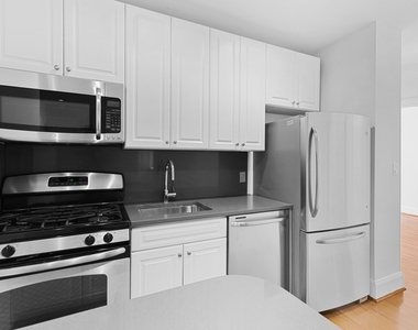 East 70th Street - Photo Thumbnail 3