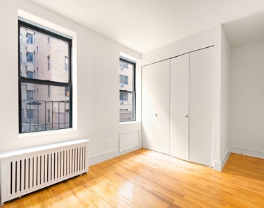 East 70th Street - Photo Thumbnail 4