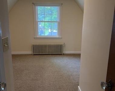 1366 Helderberg Avenue - Photo Thumbnail 10