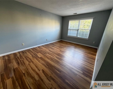 601 Sunshine Court - Photo Thumbnail 4