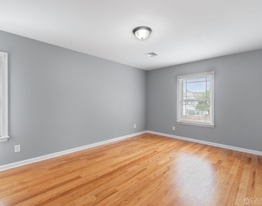 348 1st Street - Photo Thumbnail 14