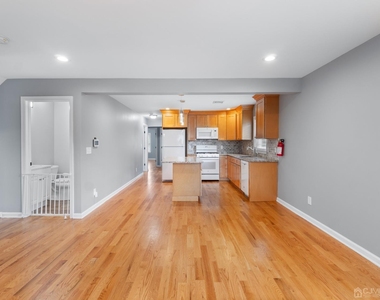348 1st Street - Photo Thumbnail 4