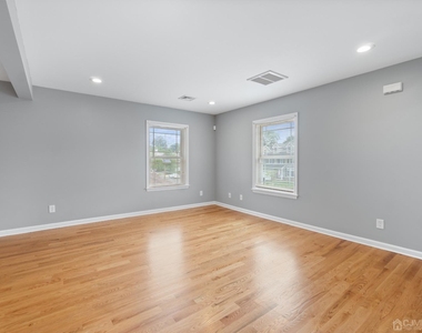348 1st Street - Photo Thumbnail 7