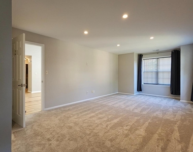 2809 Ridgefield Court - Photo Thumbnail 17