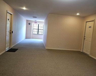 2809 Ridgefield Court - Photo Thumbnail 32