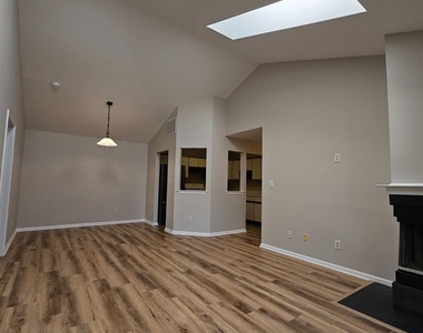 2809 Ridgefield Court - Photo Thumbnail 7