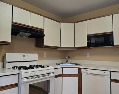 2809 Ridgefield Court - Photo Thumbnail 13