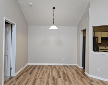 2809 Ridgefield Court - Photo Thumbnail 6