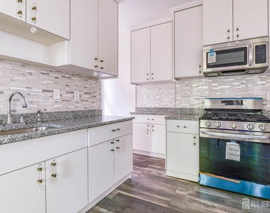 212 Easton Avenue - Photo Thumbnail 8