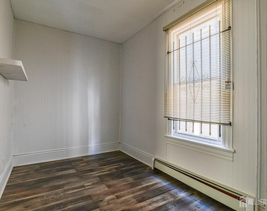 212 Easton Avenue - Photo Thumbnail 4