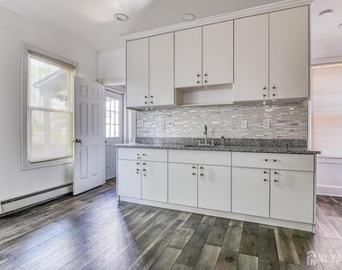 212 Easton Avenue - Photo Thumbnail 6