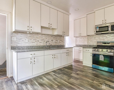 212 Easton Avenue - Photo Thumbnail 7