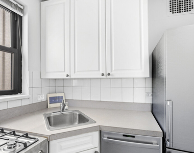 110 E 36th Street - Photo Thumbnail 2