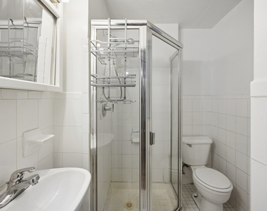 320 E 49th Street - Photo Thumbnail 4
