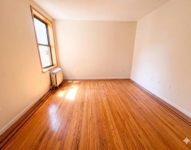 27-08 39th Avenue - Photo Thumbnail 3