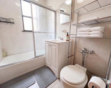 27-08 39th Avenue - Photo Thumbnail 5