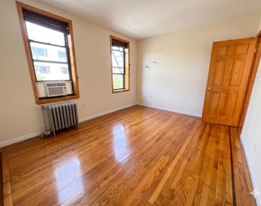 27-08 39th Avenue - Photo Thumbnail 9