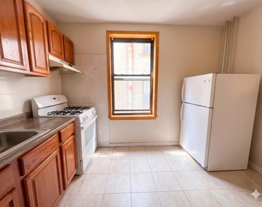 27-08 39th Avenue - Photo Thumbnail 4