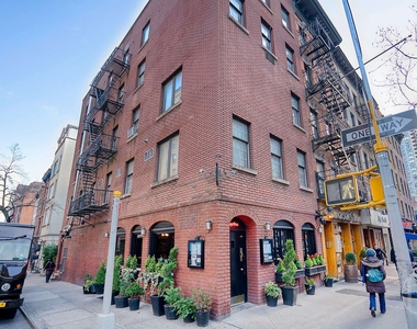 200 E 35th Street - Photo Thumbnail 8