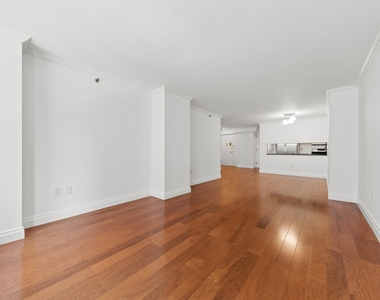 404 E 76th Street - Photo Thumbnail 3