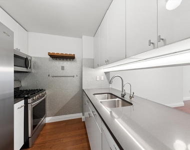 404 E 76th Street - Photo Thumbnail 4