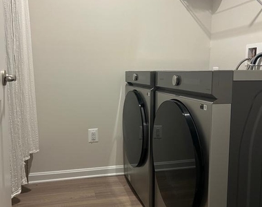 406 Freeman Street - Photo Thumbnail 6