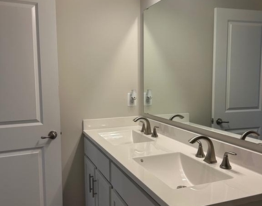 406 Freeman Street - Photo Thumbnail 11