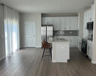 406 Freeman Street - Photo Thumbnail 1