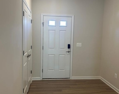 406 Freeman Street - Photo Thumbnail 5