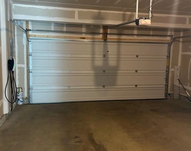 406 Freeman Street - Photo Thumbnail 3
