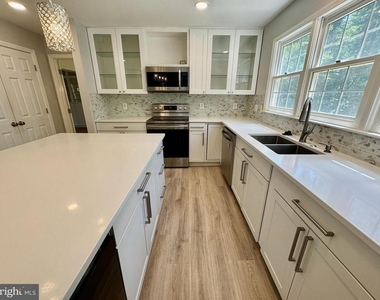 202 Anchor Cove - Photo Thumbnail 15