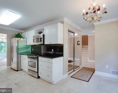 10522 Brevity Drive - Photo Thumbnail 7