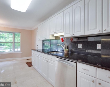 10522 Brevity Drive - Photo Thumbnail 6