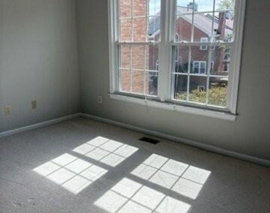 5142 Woodford Drive - Photo Thumbnail 5