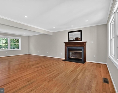 8405 Overlook Street - Photo Thumbnail 7