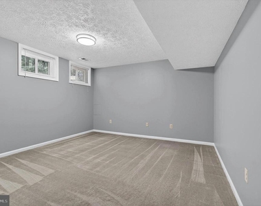 8405 Overlook Street - Photo Thumbnail 32