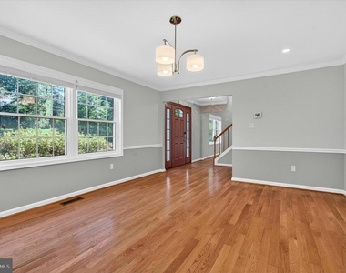 8405 Overlook Street - Photo Thumbnail 4