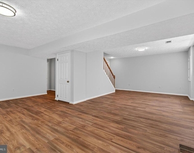 8405 Overlook Street - Photo Thumbnail 29