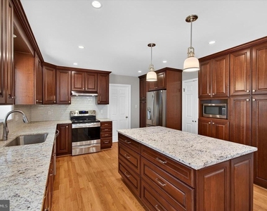 8405 Overlook Street - Photo Thumbnail 11
